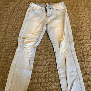 Guess stretch denim destructed capri